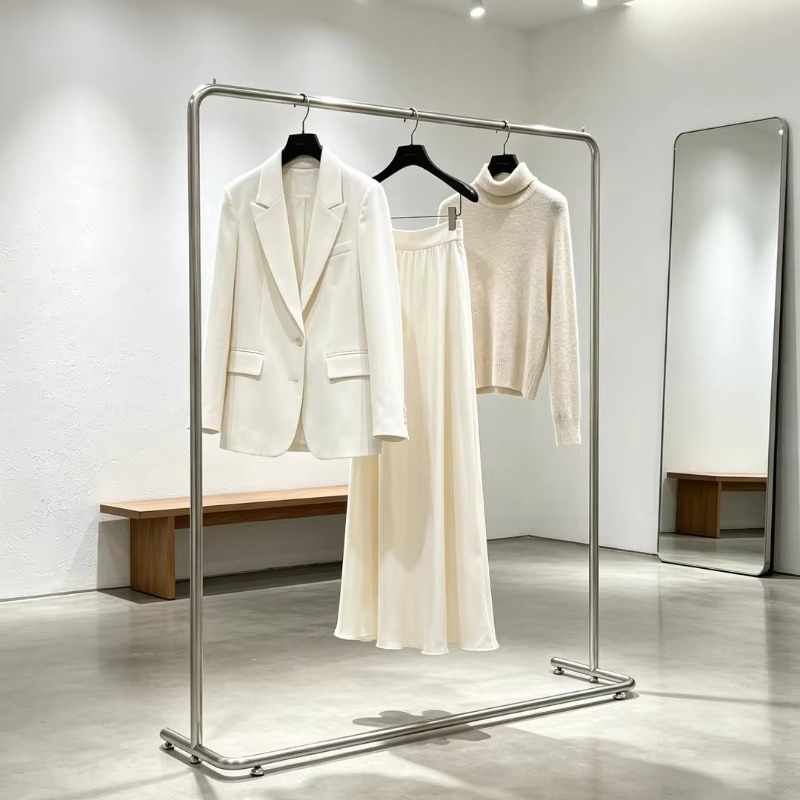頑丈なステンレス製衣料ラック、豪華なデザイン、耐久性のあるデ - Interior Design Luxury Living Room のレビューと価格